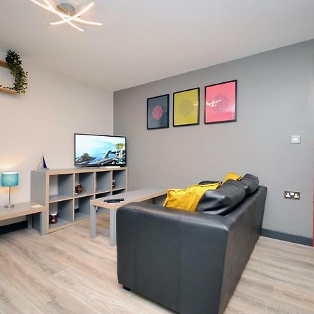 Stone'S Throw City Centre - Tv In Every Bedroom! Swansea Exteriör bild