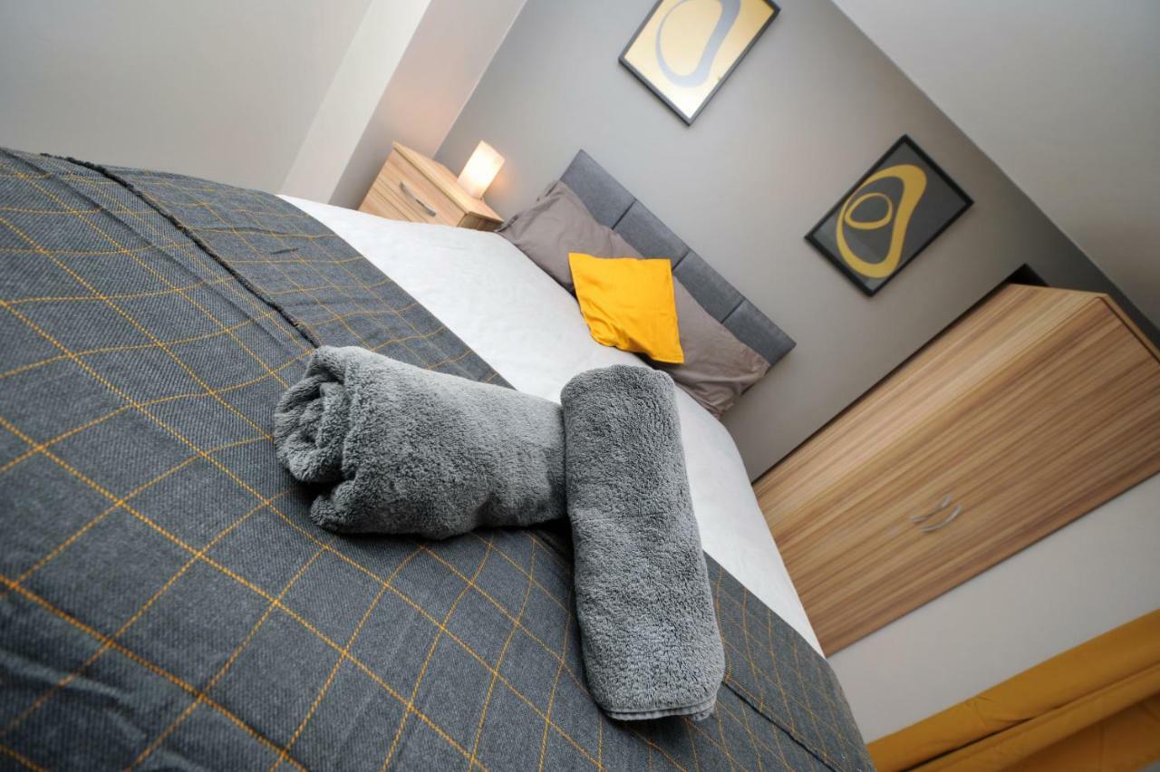 Stone'S Throw City Centre - Tv In Every Bedroom! Swansea Exteriör bild