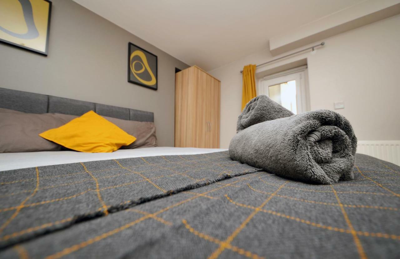 Stone'S Throw City Centre - Tv In Every Bedroom! Swansea Exteriör bild